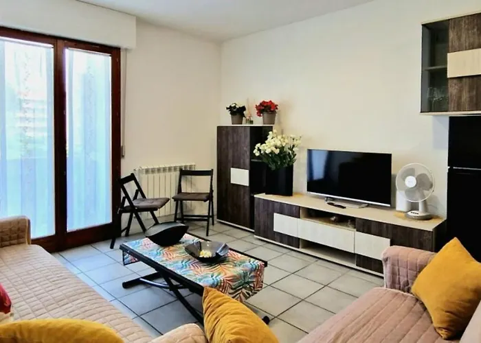Large Panoramic Terrace 2-Bedroom In Viareggio Sleeps 4